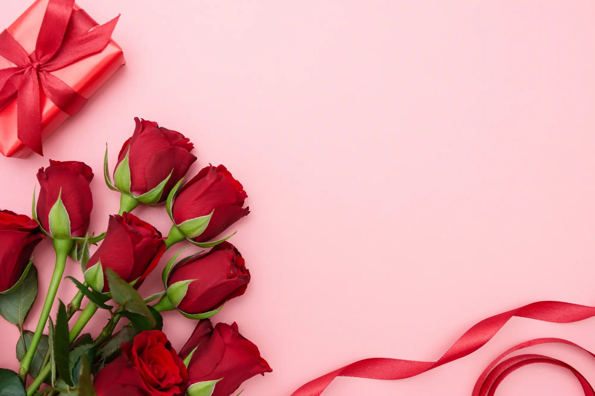 Bouquets de fleurs (roses rouges) pour Saint Valentin 2025