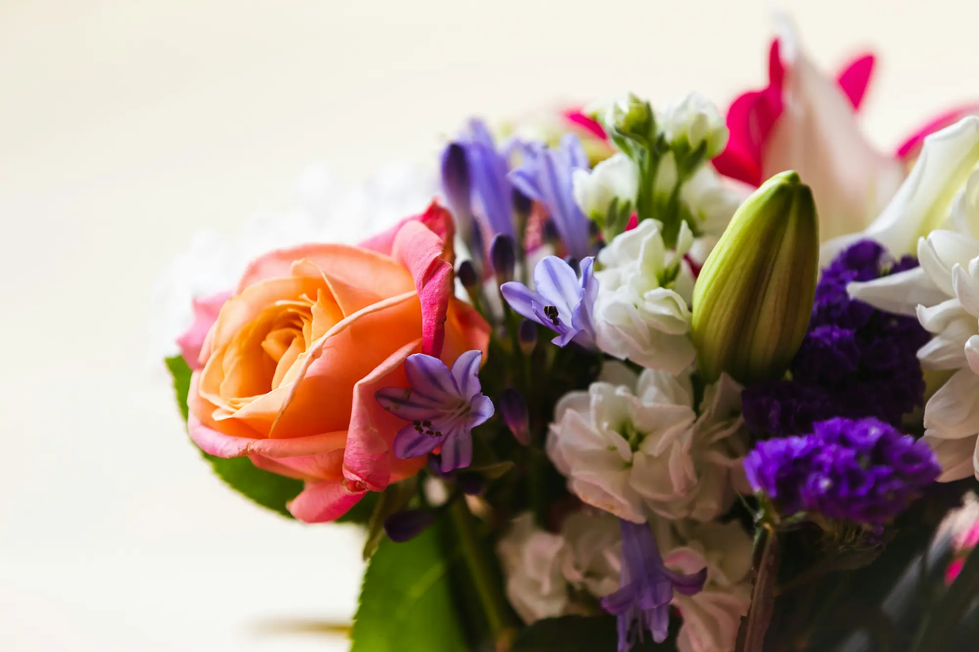 Bouquet de fleurs de saison pour la fête des grands-mères